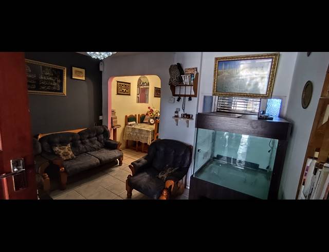 2 BEDROOM FREEHOLD FOR SALE IN MANENBERG